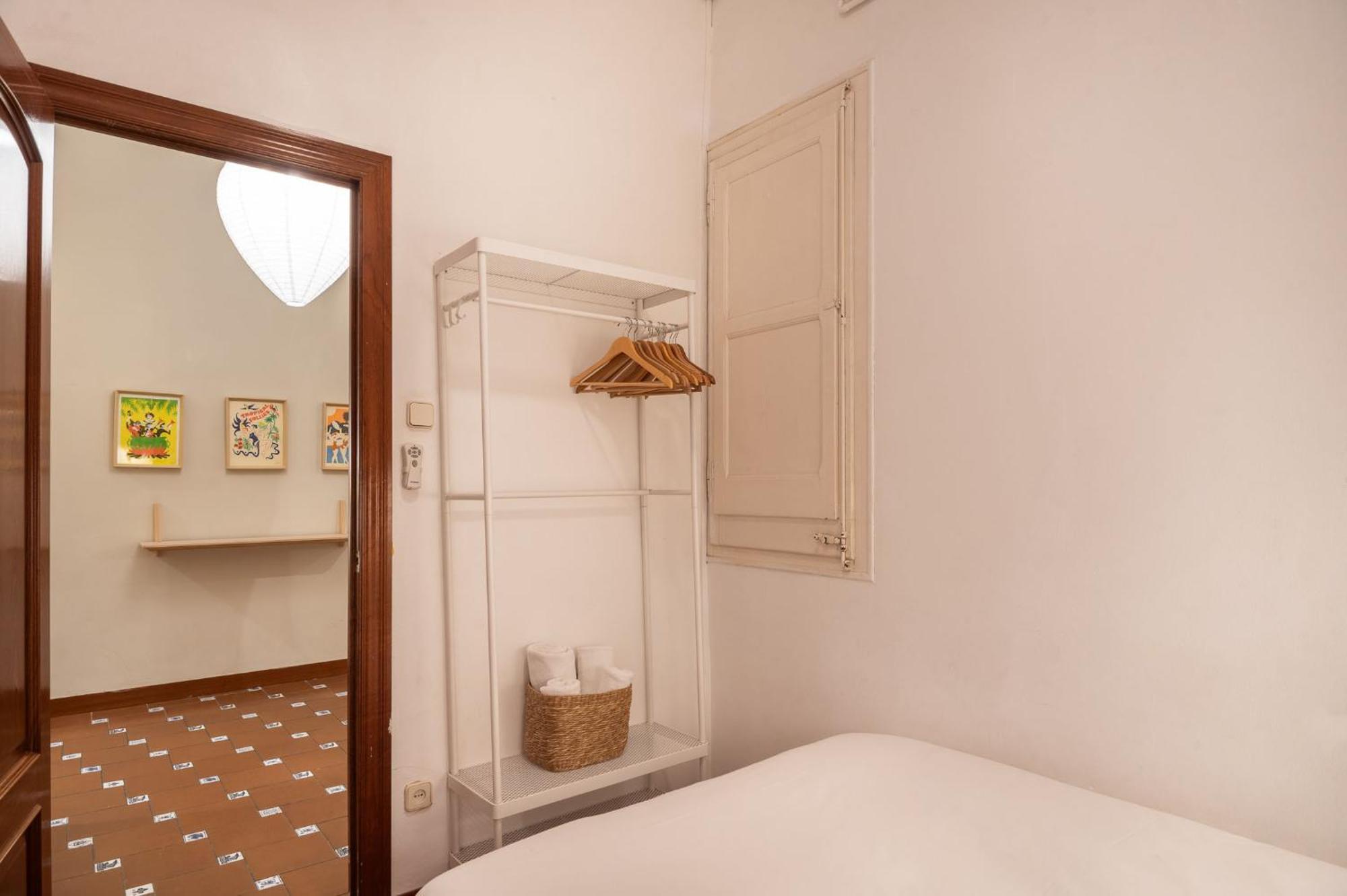 Spacious & Sunny Apt With Terrace In The City Center Barselona Dış mekan fotoğraf