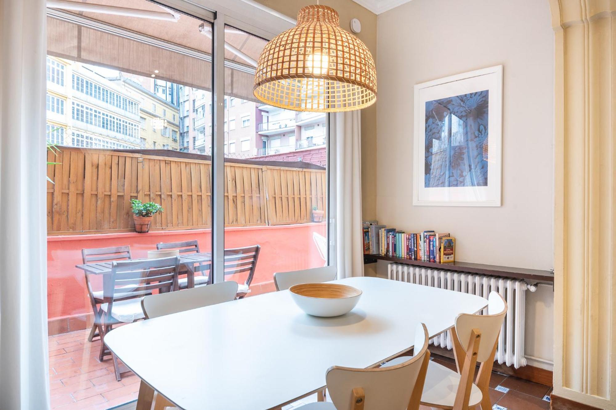 Spacious & Sunny Apt With Terrace In The City Center Barselona Dış mekan fotoğraf